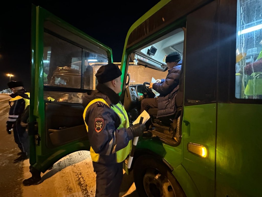 Новый День: ГИБДД поместила четыре автобуса на штрафстоянку. Они ездили без лицензии