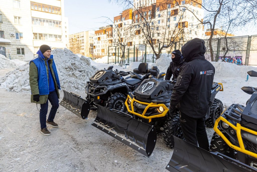 Новый День: На Эльмаше снег чистят на квадроциклах (ФОТО)