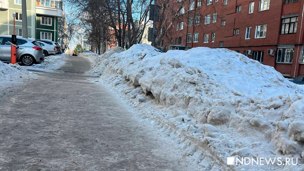Новый День: Прокурор Екатеринбурга потребовала срочно убрать снег и лед с тротуаров (ФОТО)