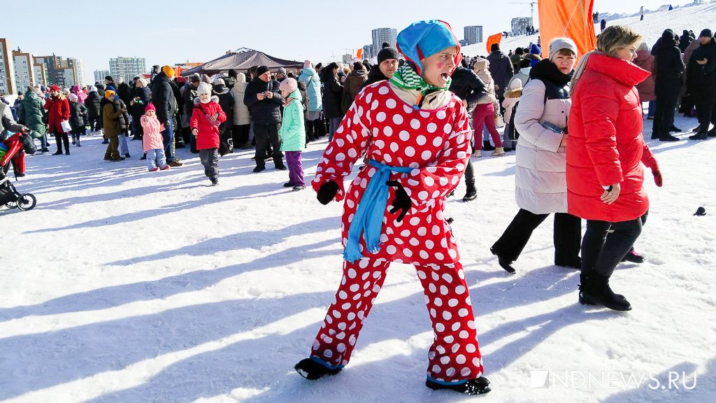 Новый День: В Академическом зиму проводили фаер-шоу и салютом: на Масленицу пришли тысячи горожан (ФОТО)