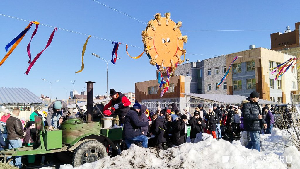 Новый День: В Академическом зиму проводили фаер-шоу и салютом: на Масленицу пришли тысячи горожан (ФОТО)