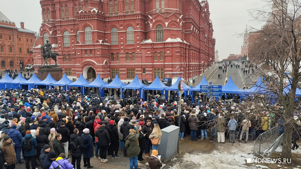Новый День: Крым – наш! В центре Москвы завершается подготовка к юбилейному митингу-концерту (ФОТО)
