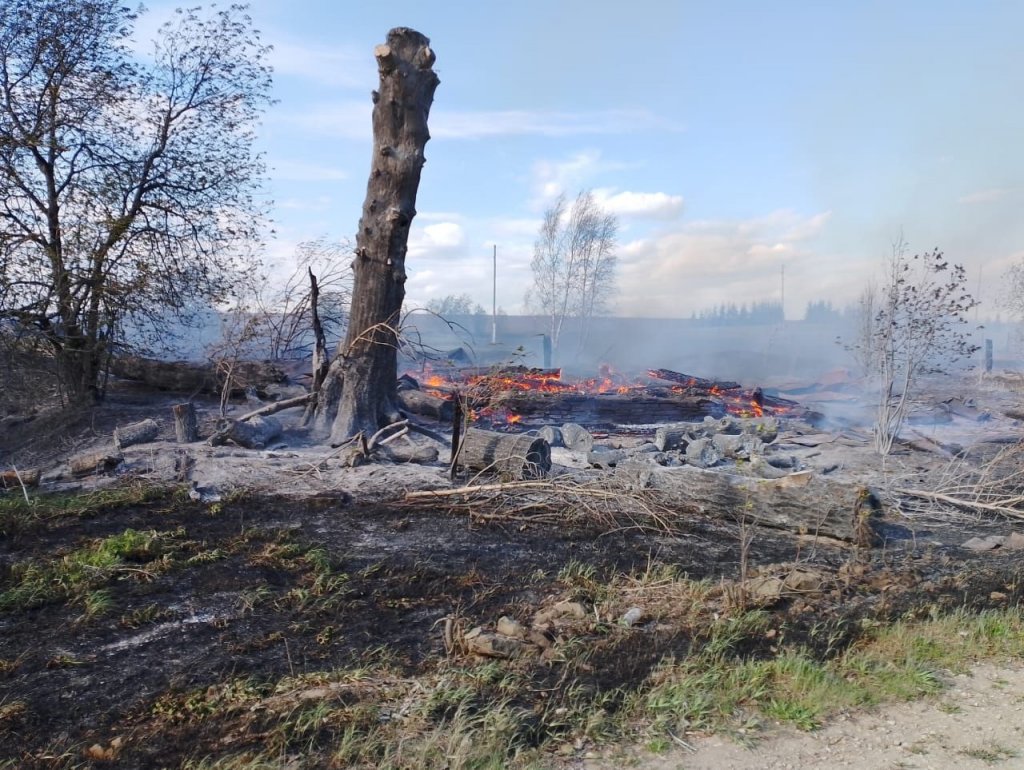 Названа причина пожара в Березовке: 10 домов сгорели из-за стеклянной банки