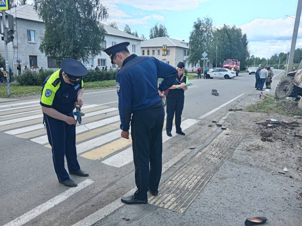 Новый День: В Верхней Салде грузовик вылетел на тротуар и сбил женщину насмерть (ФОТО)