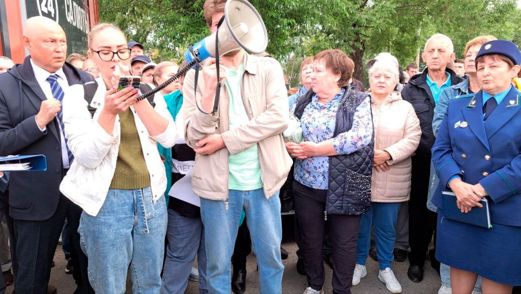 Новый День: Текслер не пришел: тонущие жители Ленинского района не дождались губернатора и решили обратиться к президенту