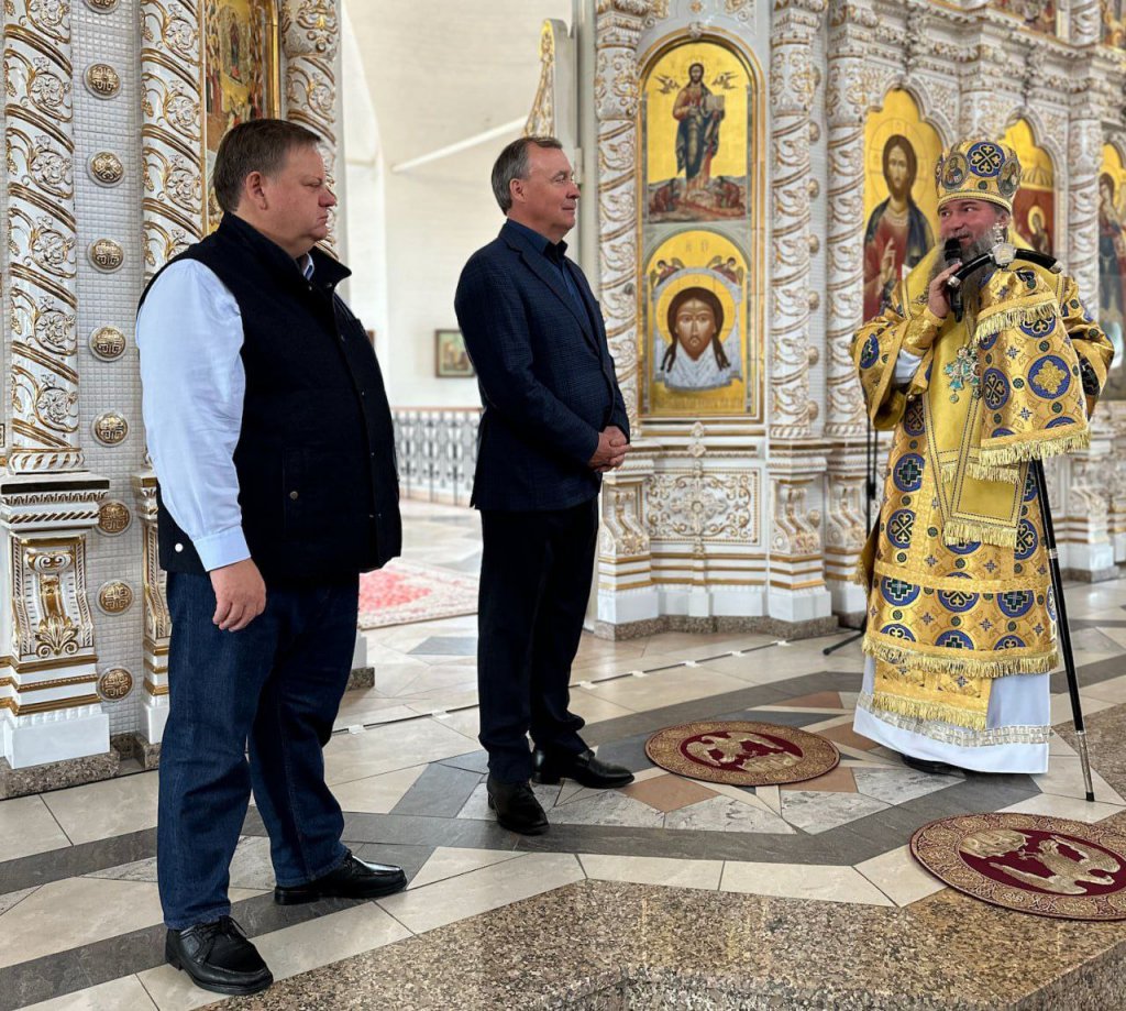 Новый День: Меценаты подарили храму в Академическом мощи святого (ФОТО)