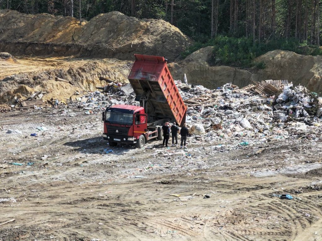 Новый День: Экологи добиваются закрытия свалки медицинских отходов у аэропорта Кольцово (ФОТО)