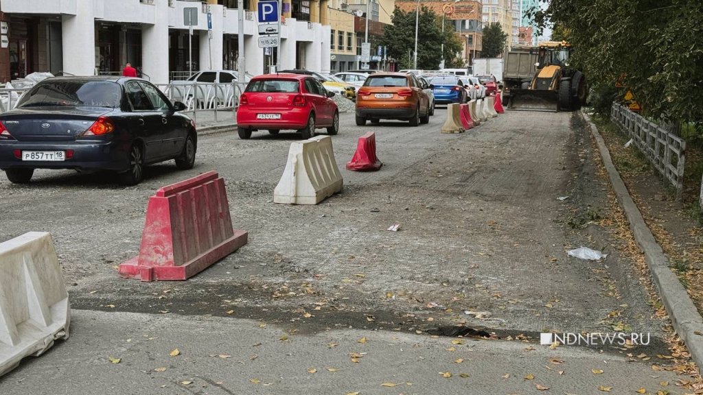 Дорожники начали ремонт через неделю после срока сдачи (ФОТО)