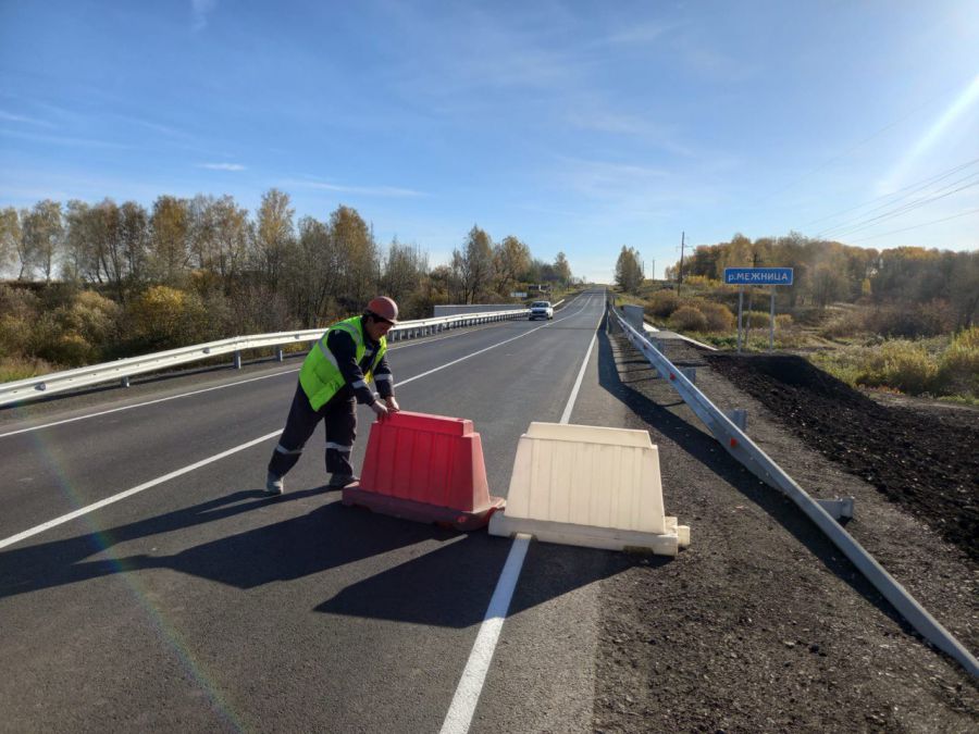 Новый День: Дорожники отремонтировали мост между Свердловской и Тюменской областями (ФОТО)