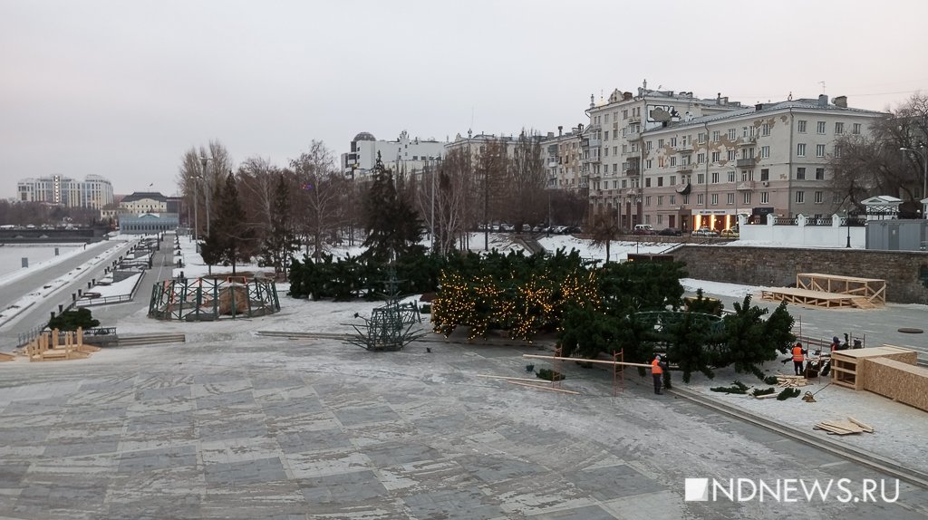 Новый День: В Историческом сквере установили колесо обозрения (ФОТО)