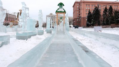 В Челябинске снова закрывают горки в ледовых городках