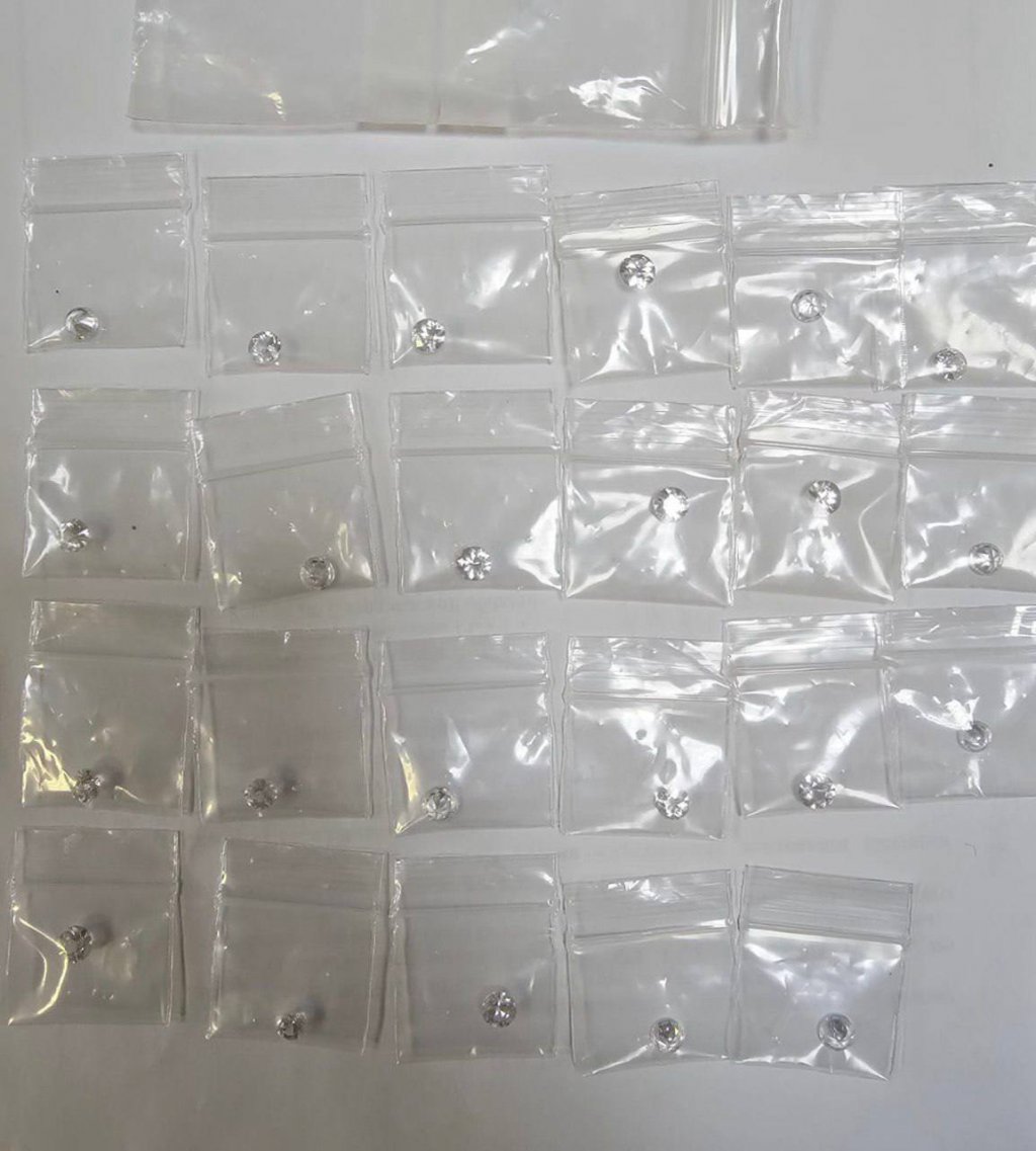 Уралец контрабандой привез из Таиланда больше тысячи полудрагоценных камней (ФОТО)