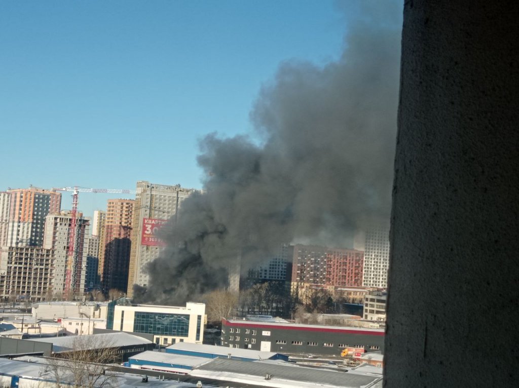 На Эльмаше горит автосервис (ФОТО)