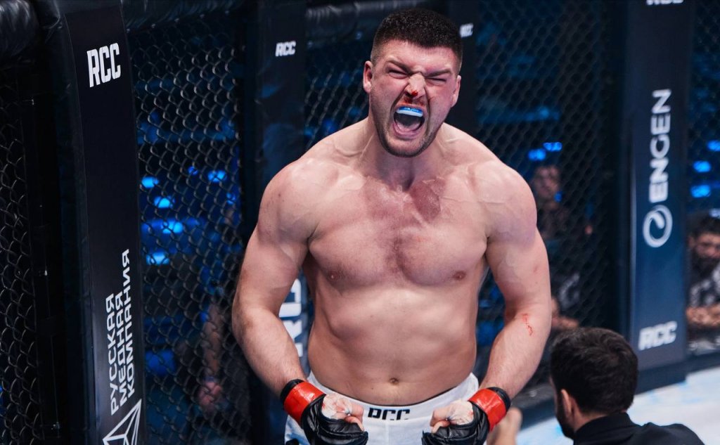 Участник шоу Титаны проведет бой по ММА в Екатеринбурге