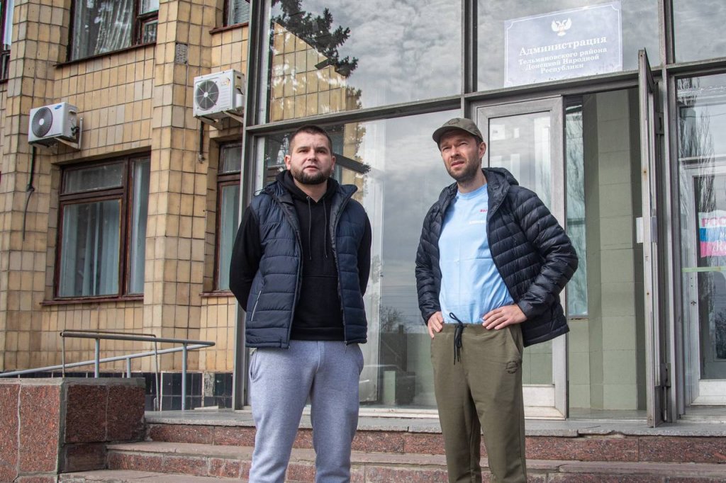 Депутат Алексей Вихарев и свердловские волонтеры съездили в ДНР и восстановили памятники воинам ВОВ (ФОТО)