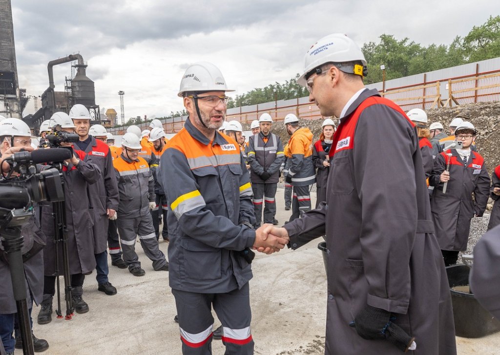В Нижнем Тагиле на НТМК установили памятную доску в честь новой 10-й коксовой батареи