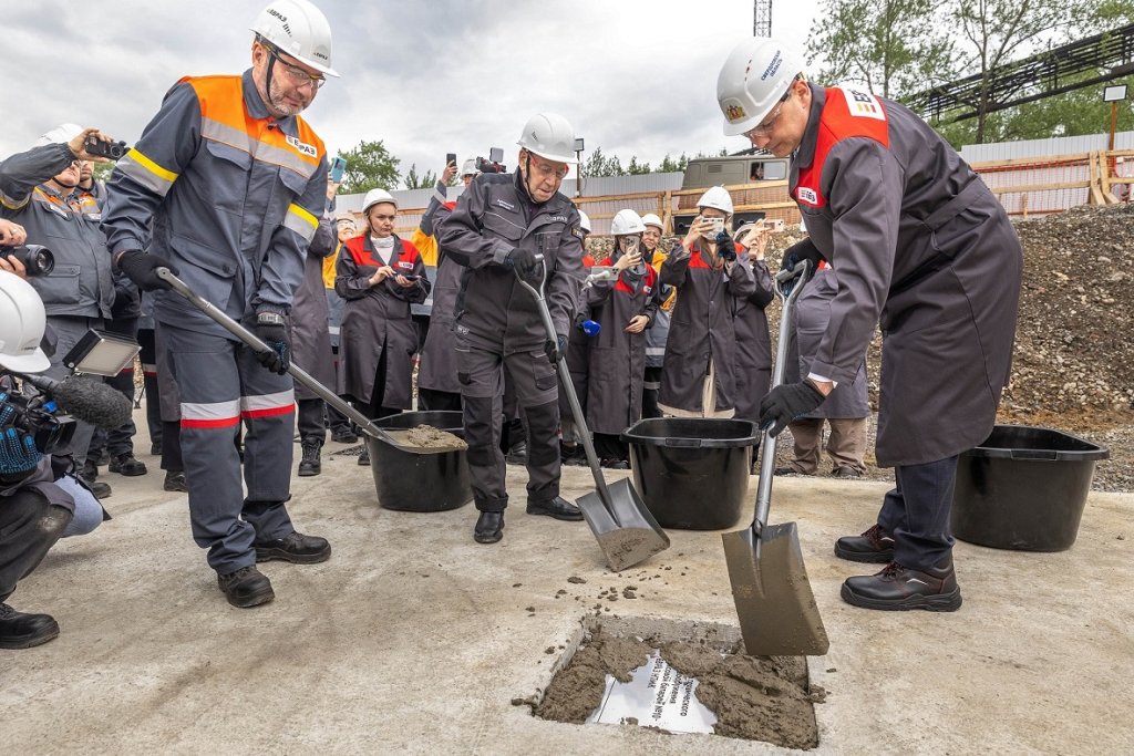 В Нижнем Тагиле на НТМК установили памятную доску в честь новой 10-й коксовой батареи