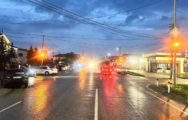 В Арамили 19-летний водитель спровоцировал аварию с пострадавшей