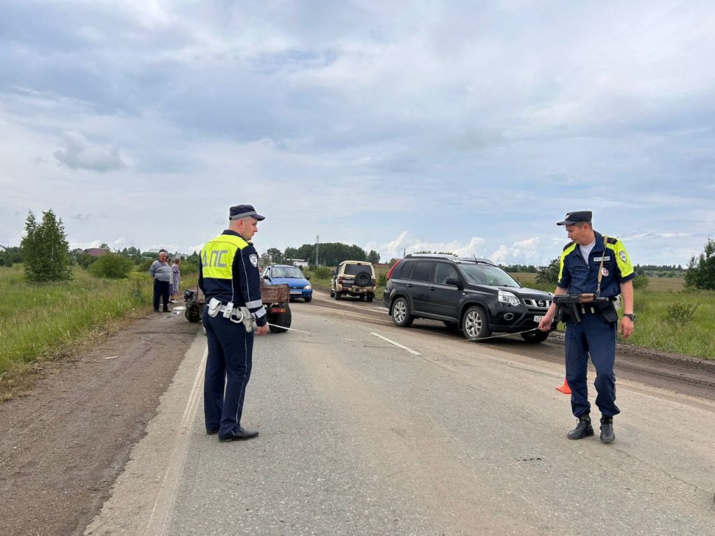 Пенсионер на мотоблоке столкнулся с внедорожником и погиб