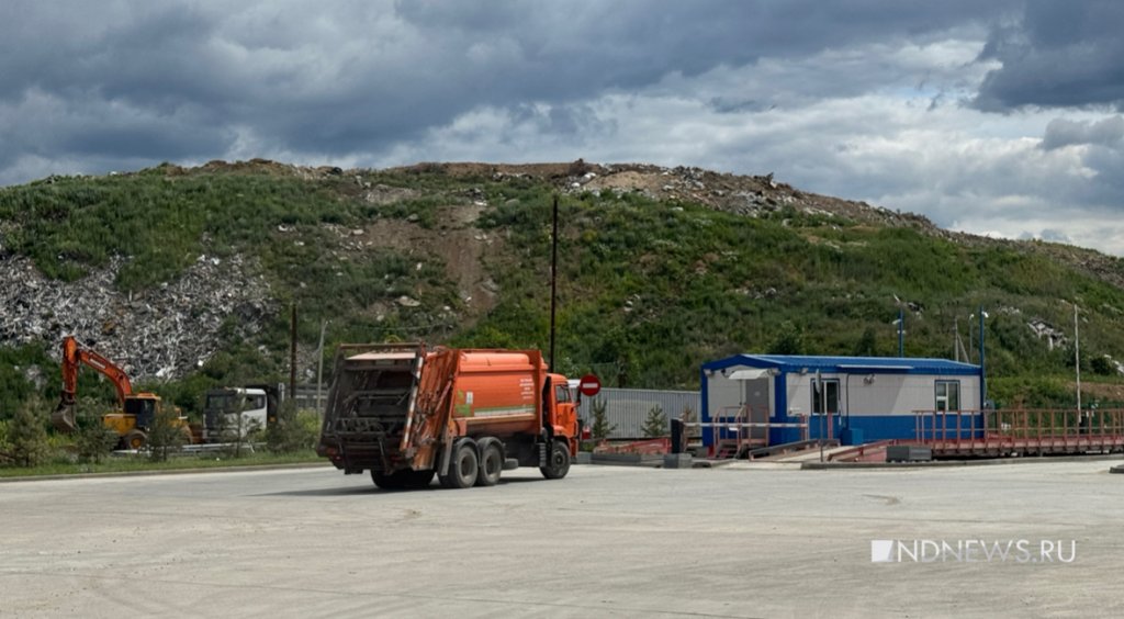 Депутатов и чиновников отправили на сортировку мусора: им понравилось (ФОТО)