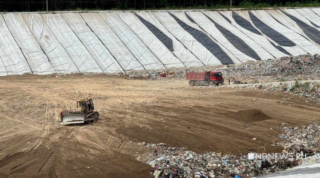 Депутатов и чиновников отправили на сортировку мусора: им понравилось (ФОТО)