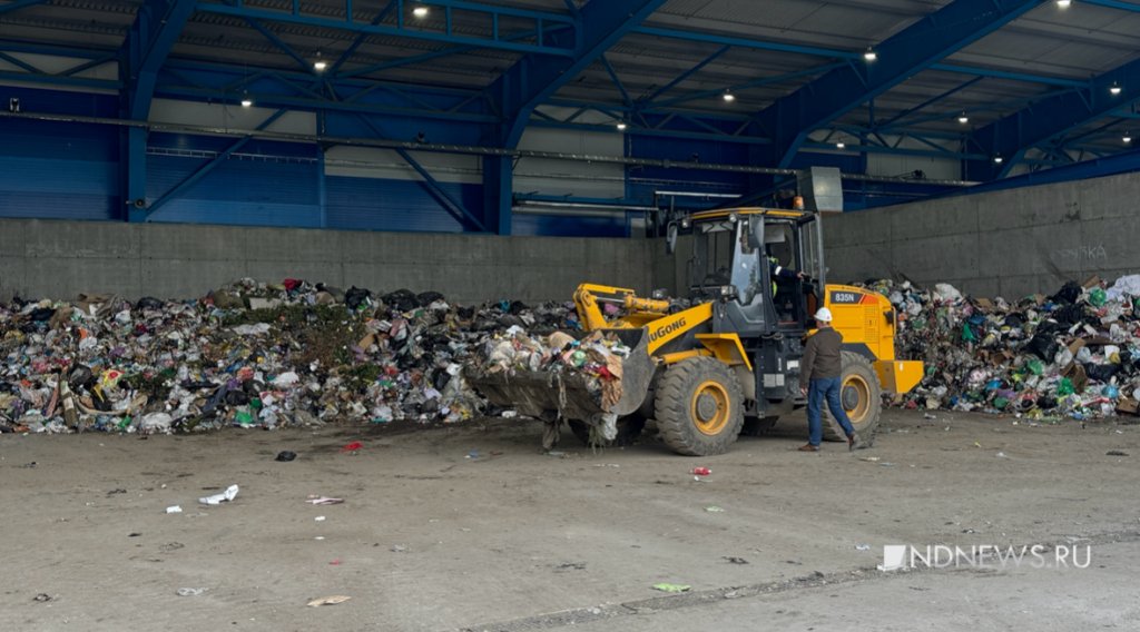 Депутатов и чиновников отправили на сортировку мусора: им понравилось (ФОТО)