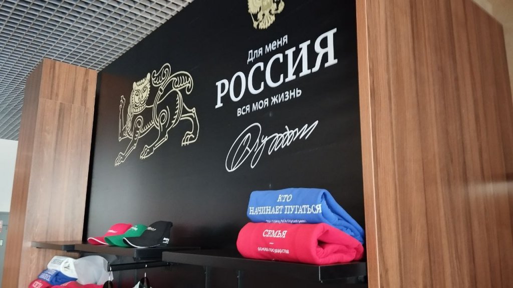 Нулевой день «Иннопрома»: без випов, но с мега-трамваем и роботом (ФОТО)