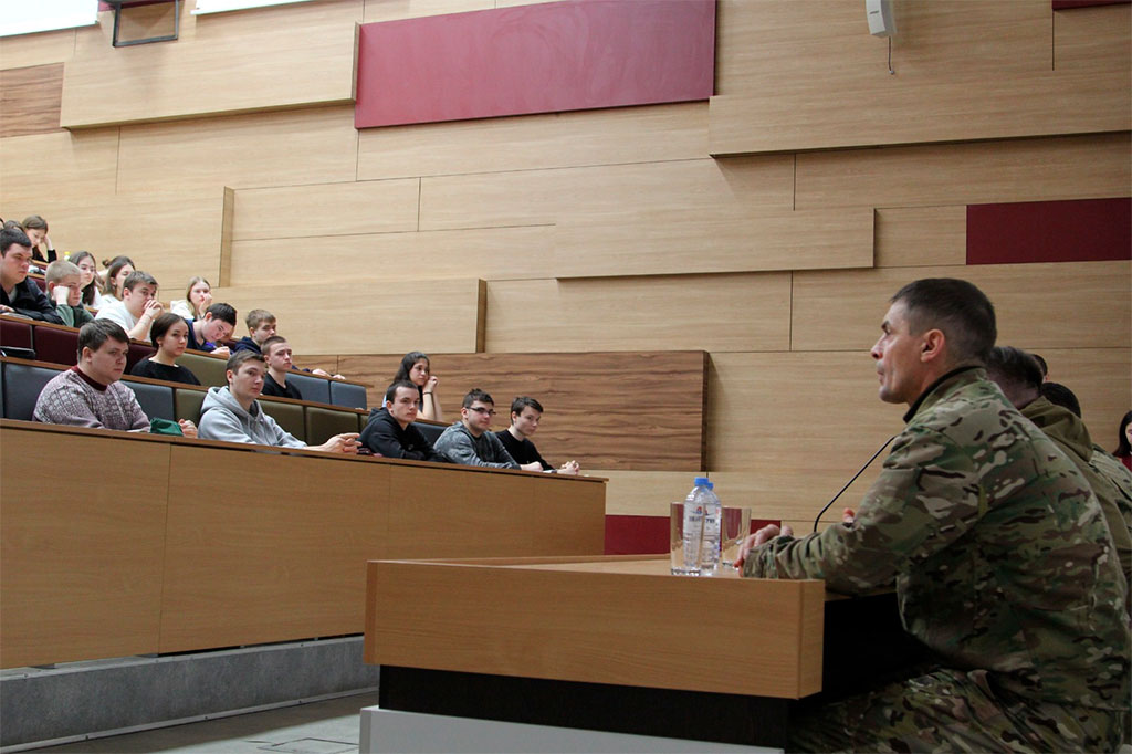 Ректор ЧелГУ Сергей Таскаев: Проект «Новая школа» «Единой России» создает уникальные возможности для абитуриентов и школьников региона