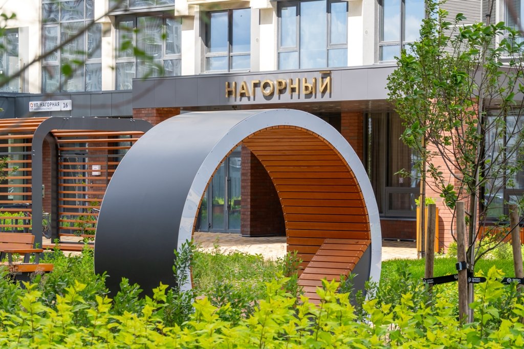 В Екатеринбурге сдан жилой дом с парадной и встроенно-пристроенным детским садом (ФОТО)