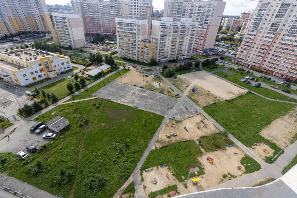 Жильцы с помощью депутата добились бюджетного финансирования дворовой площадки