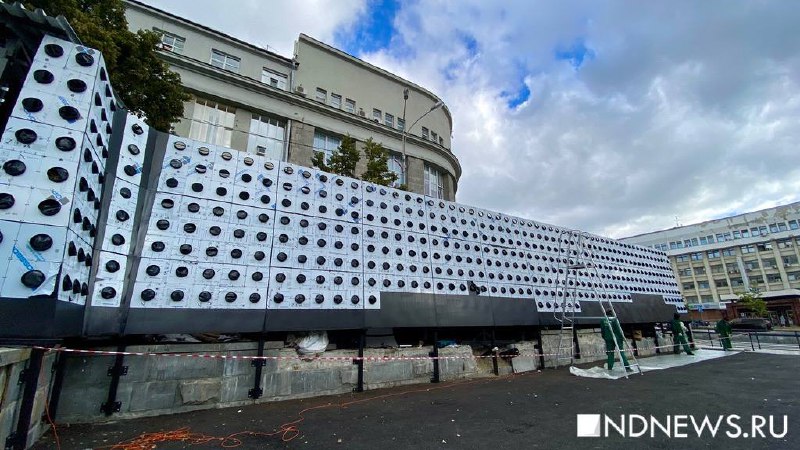 За мэрией устанавливают экосистему – сегодня ее озеленят