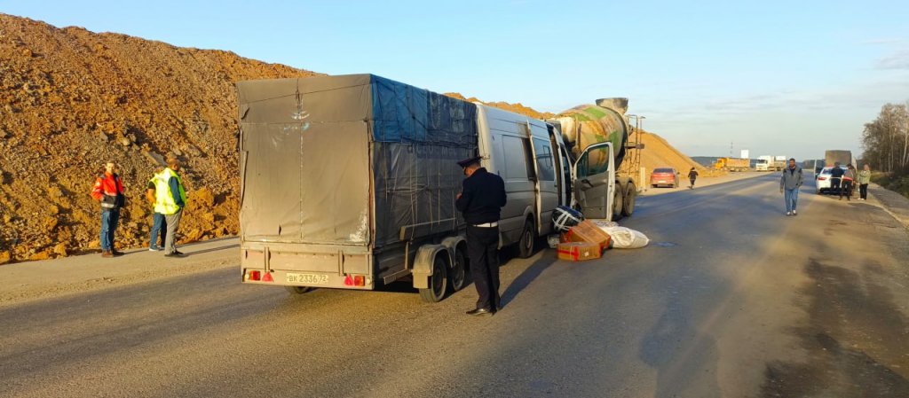 Водитель фургона погиб в ДТП с бетономешалкой (ФОТО)