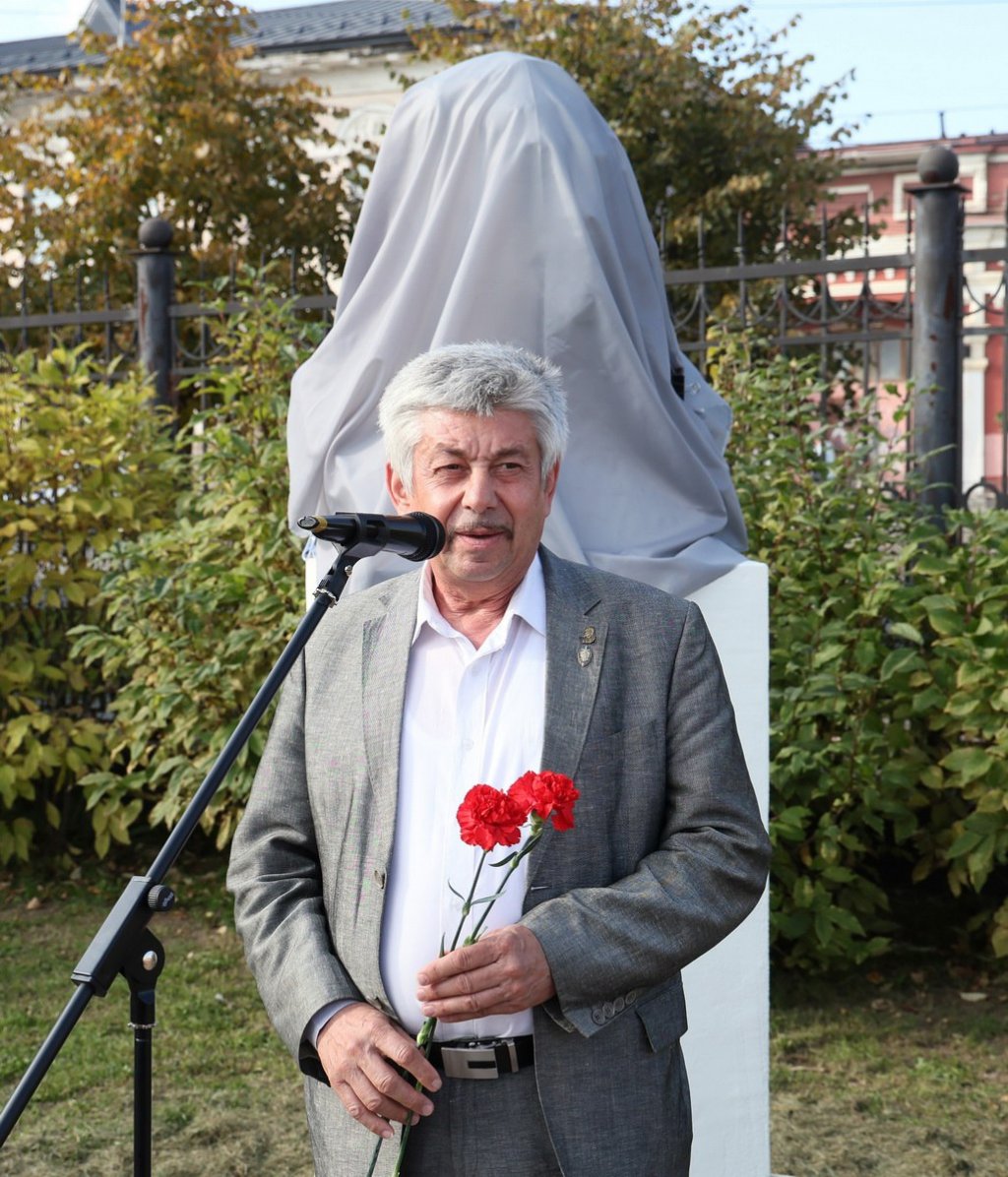 Родственник Феликса Дзержинского открыл памятник предку в Нижнем Тагиле (ФОТО)