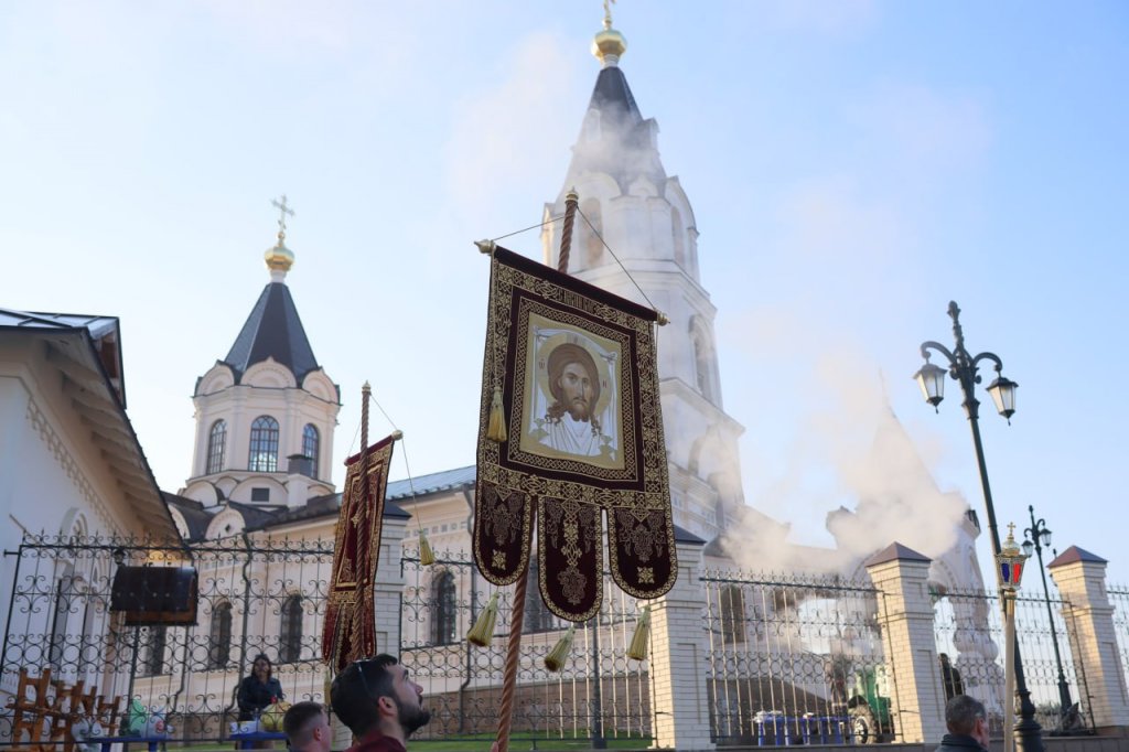 Митрополит Евгений благословил крестный ход в старейшем селе Среднего Урала (ФОТО)