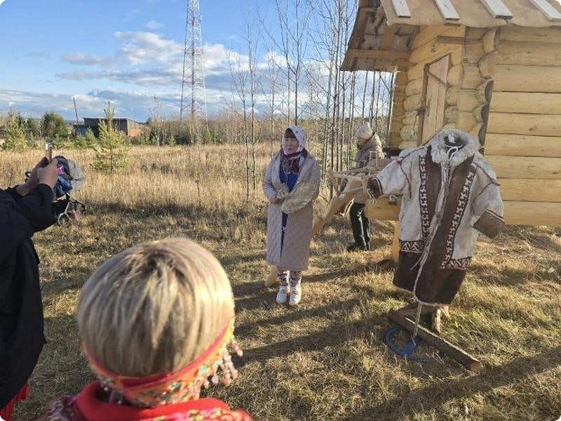 Возле ивдельской школы построили мансийский чум (ФОТО)