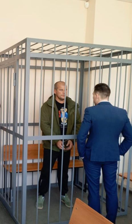 Суд отправил под арест таксиста, стрелявшего в пассажира