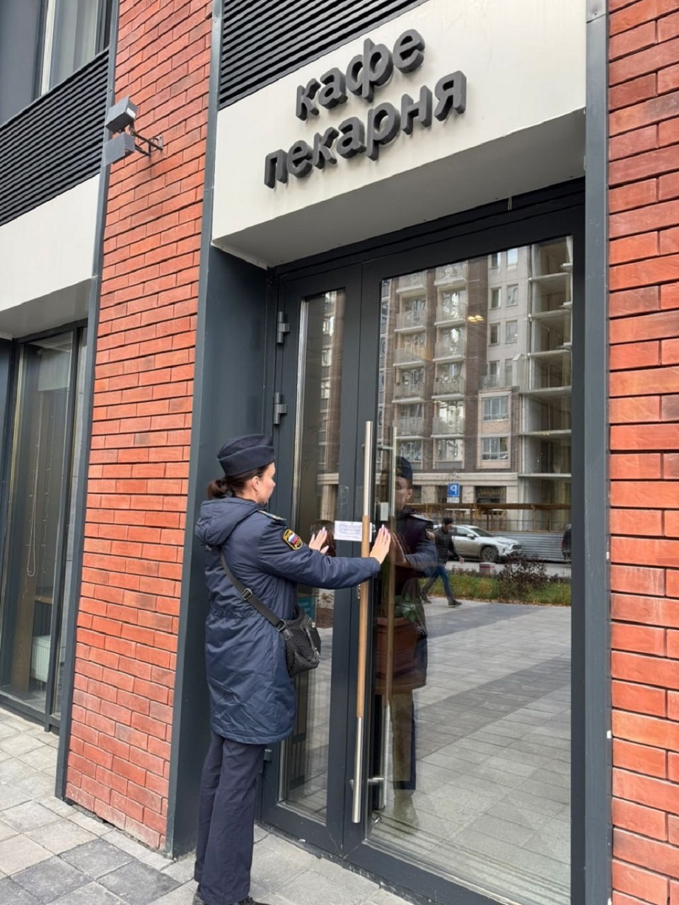 Приставы опечатали кафе «Поль Бейкери» из-за санитарных нарушений