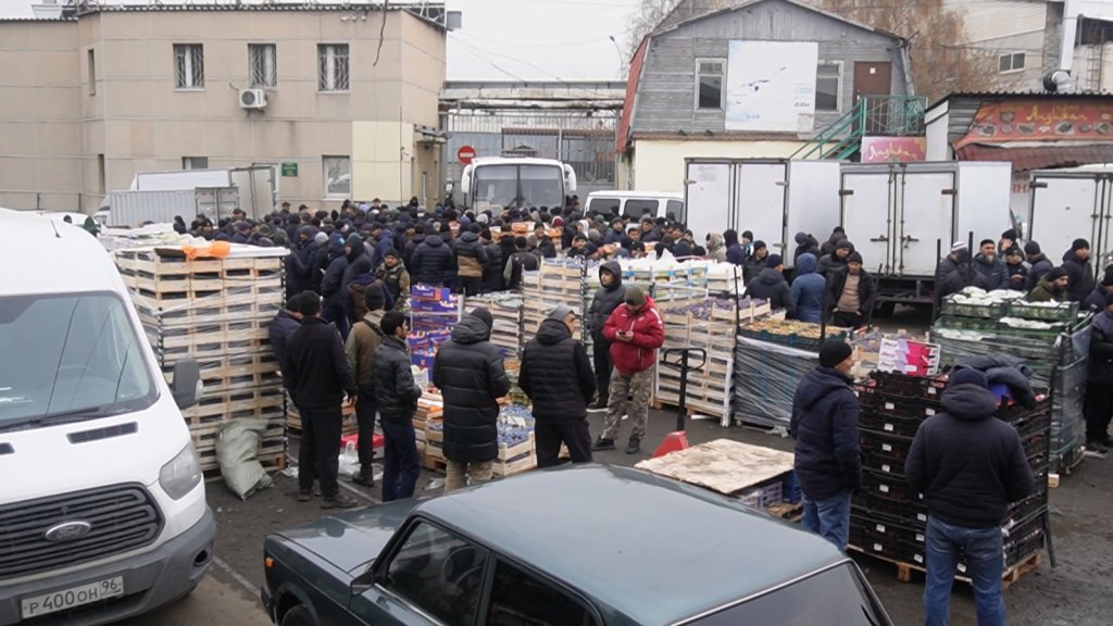 Полиция проверила более 1000 мигрантов на 4-й овощебазе – три десятка нелегалов будут высланы домой (ФОТО)