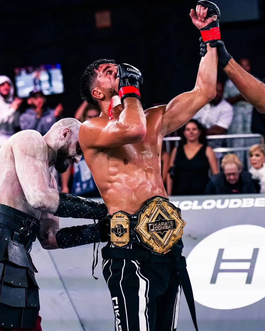 Уральский боец стал чемпионом Karate Combat