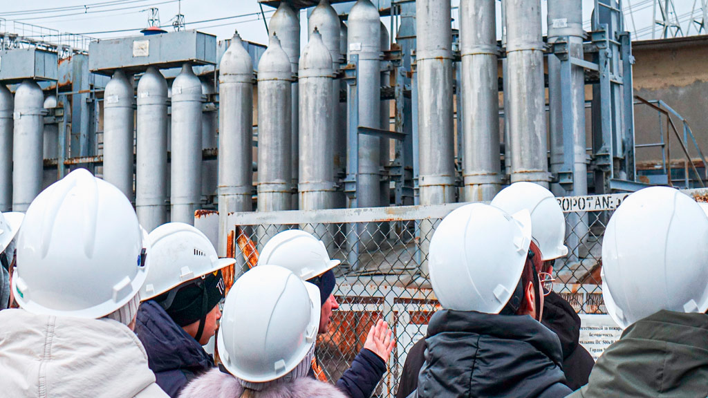 Екатеринбургские школьники на практике проверили законы физики (ФОТО)