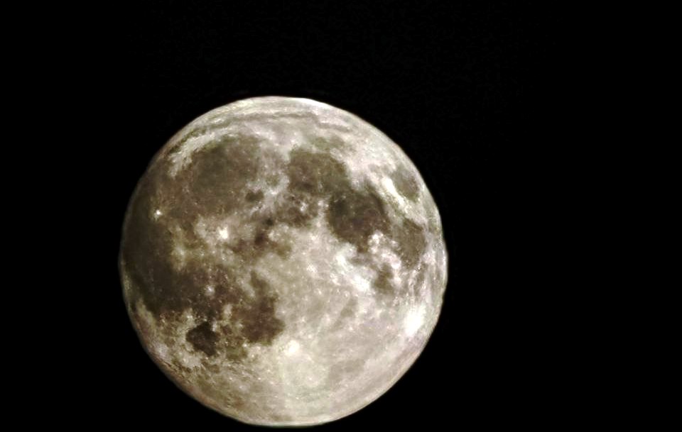 Екатеринбуржцы захватили самое большое полнолуние года (ФОТО)