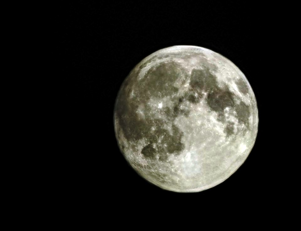 Екатеринбуржцы захватили самое большое полнолуние года (ФОТО)