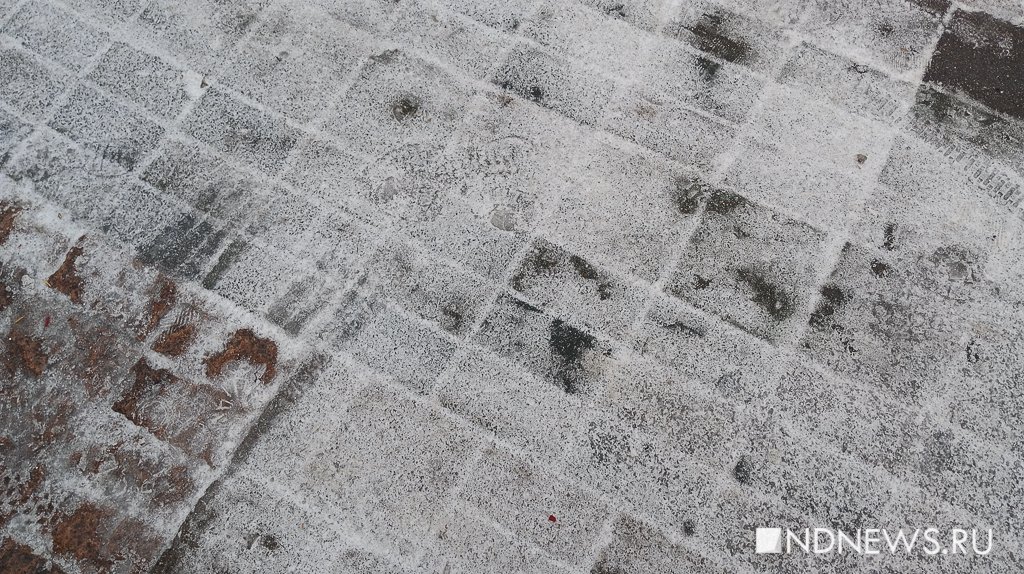 в Екатеринбурге более 150 спецмашин чистят дороги от наледи