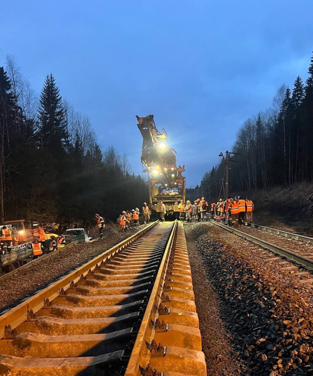 Над устранением последствий пожара на СвЖД работает 400 человек (ФОТО)