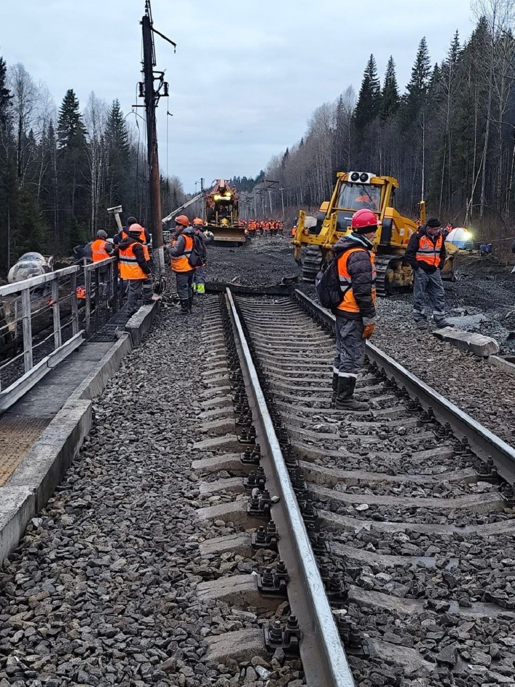 Над устранением последствий пожара на СвЖД работает 400 человек (ФОТО)