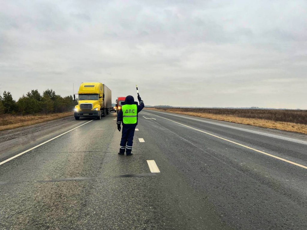 На курганской трассе столкнулись три автомобиля, два человека погибли (ФОТО)