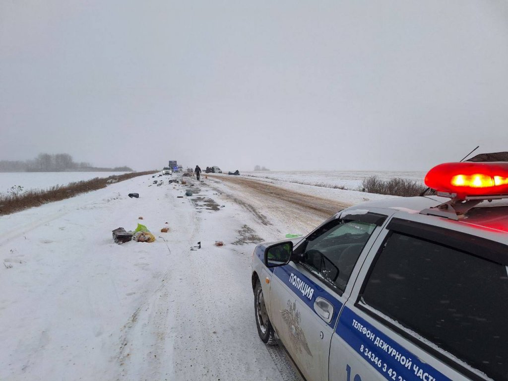 один человек погиб, пятеро ранены