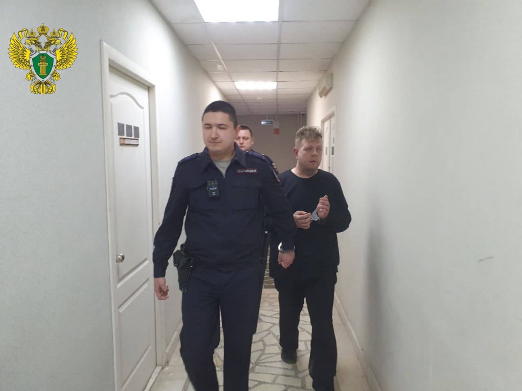 Душивший детей учитель игры на балалайке не смог выйти из СИЗО