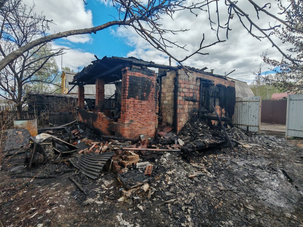 Уралец сжег дом вместе с хозяином, обидевшись, что его не пустили в гости