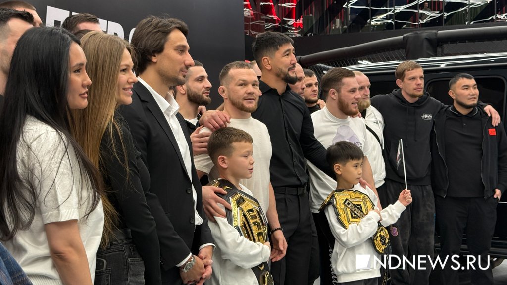 Петру Яну вручили «гелик» за чемпионский пояс UFC (ФОТО)